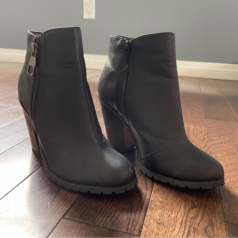 Call It Spring Ankle Heeled Zipper Boot (Black Faux Leather) Size: 9